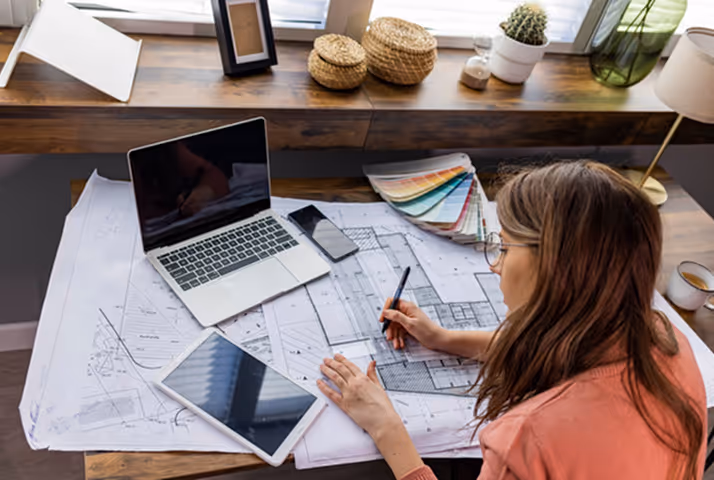 Architekt optimiert ein Projekt